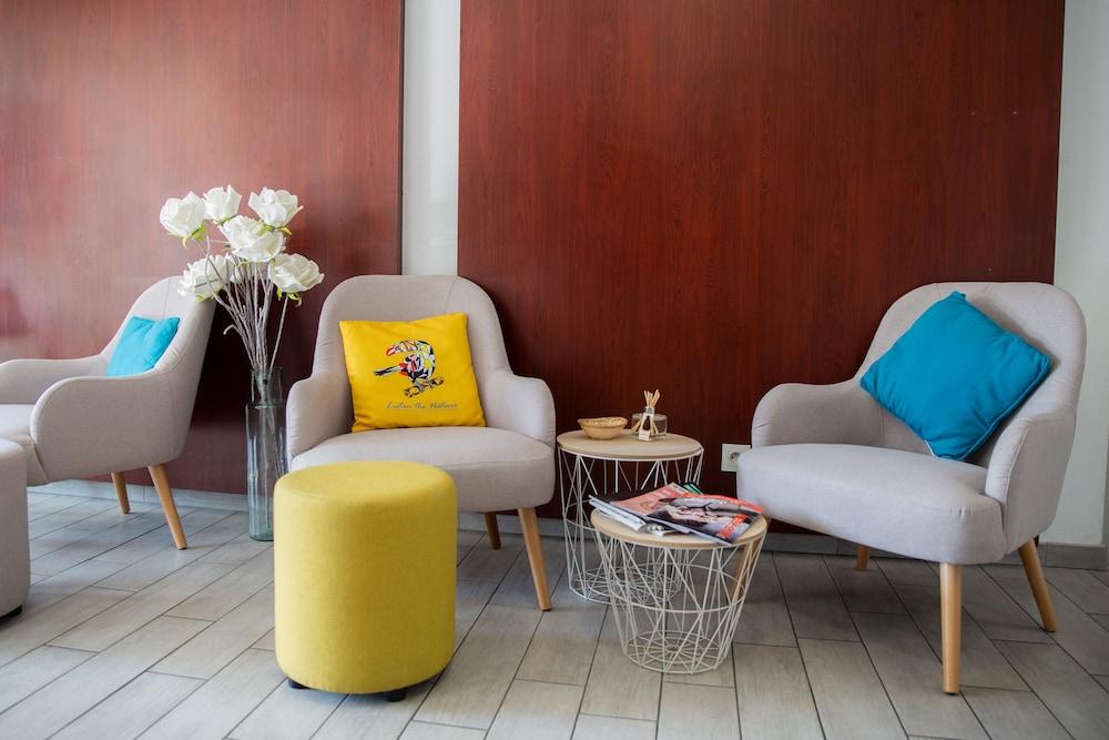 Zenitude Hôtel-résidences Cannes Confort Hotel Mandelieu