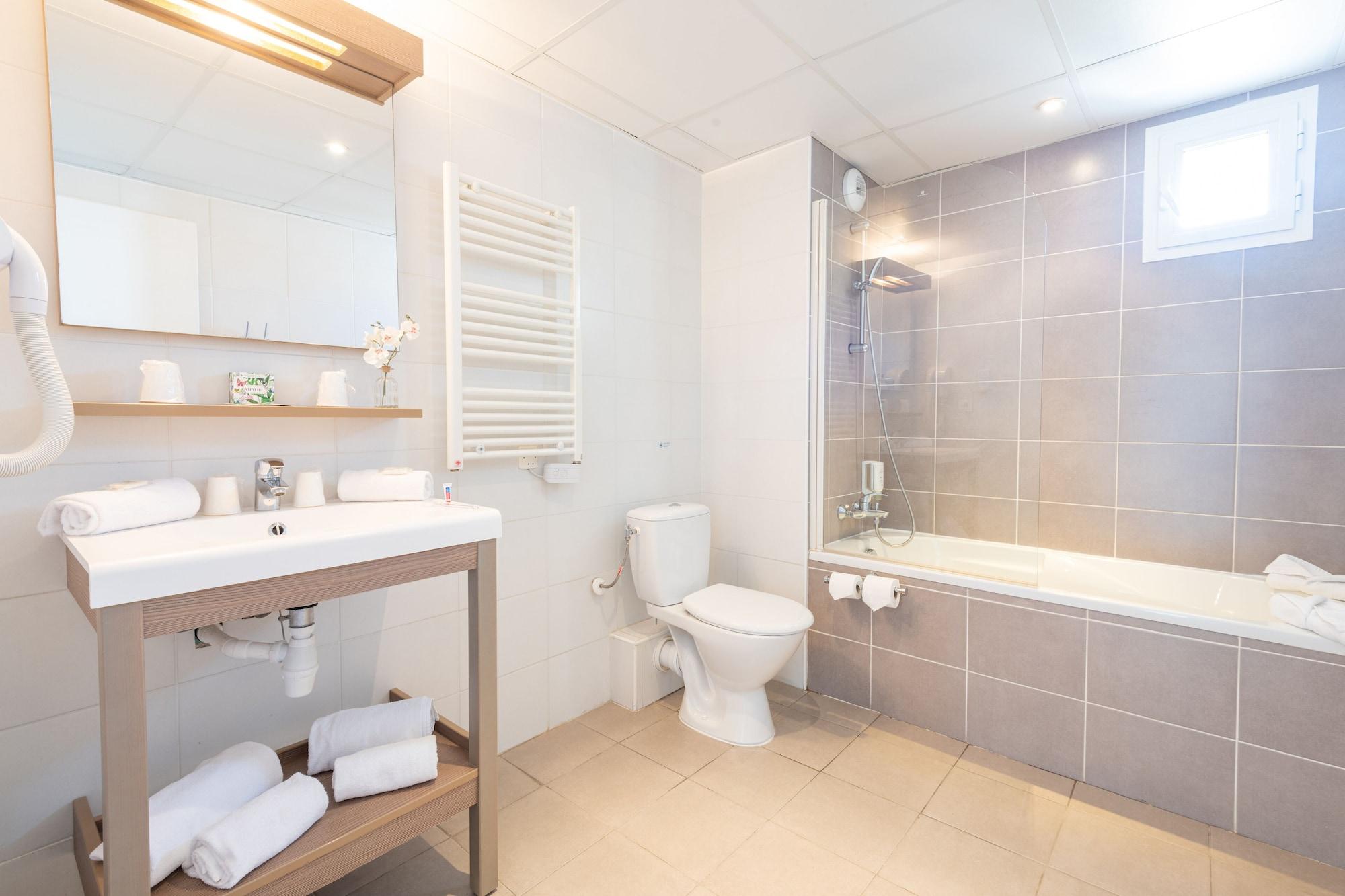 Zenitude Hôtel-résidences Cannes Confort Hotel Mandelieu