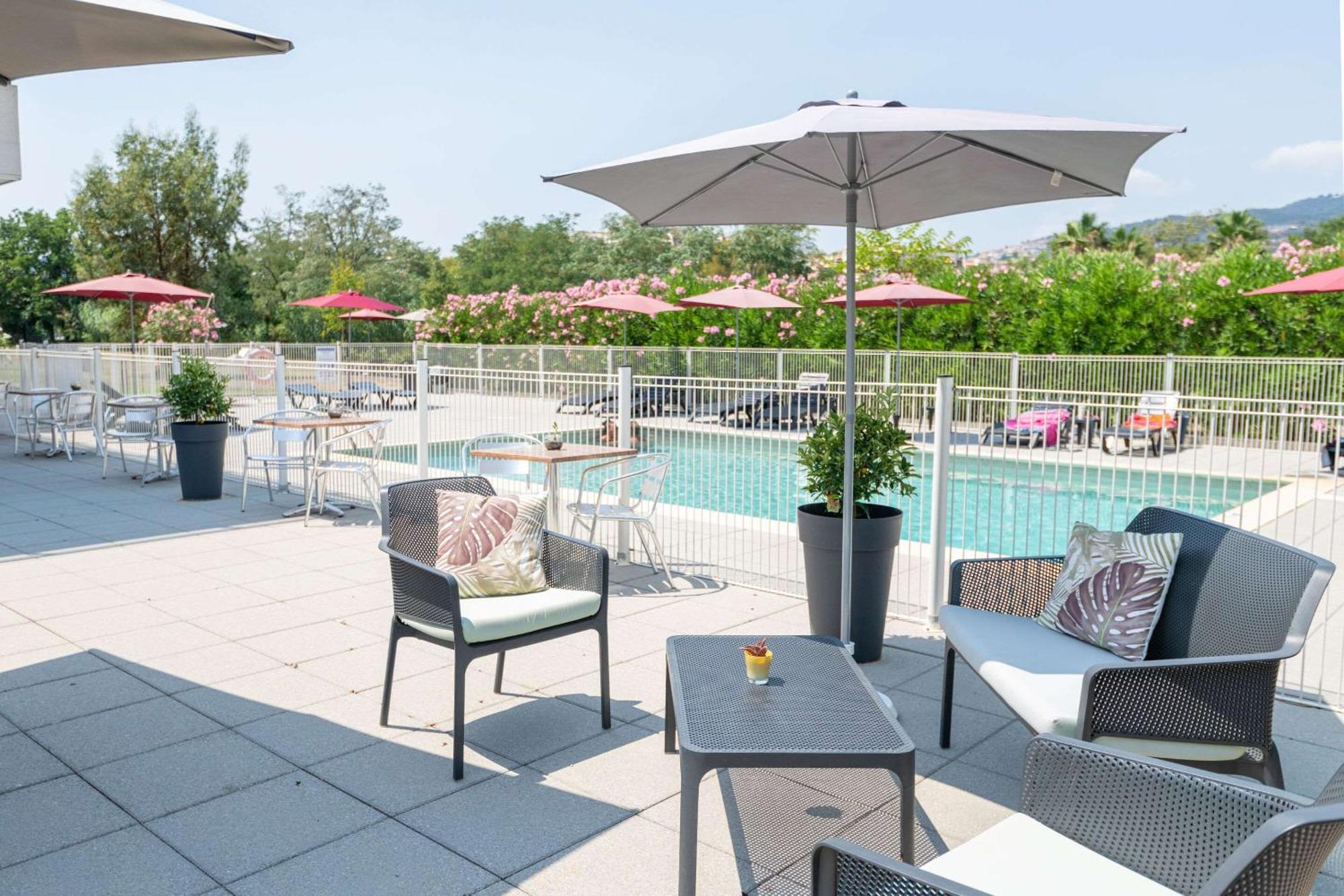 Zenitude Hôtel-résidences Cannes Confort Hotel 4*