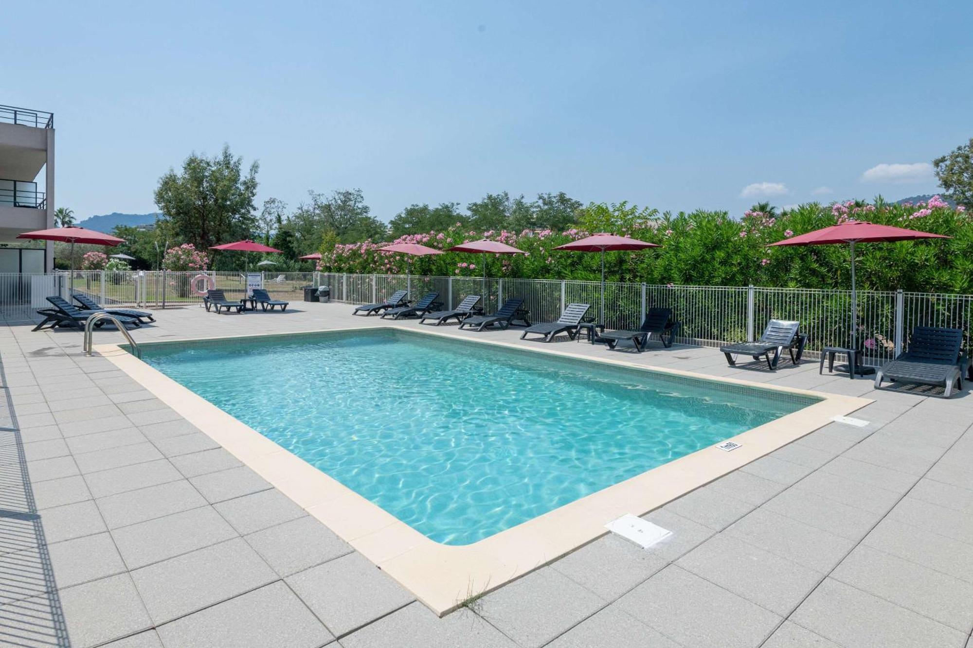 Zenitude Hôtel-résidences Cannes Confort Hotel Mandelieu