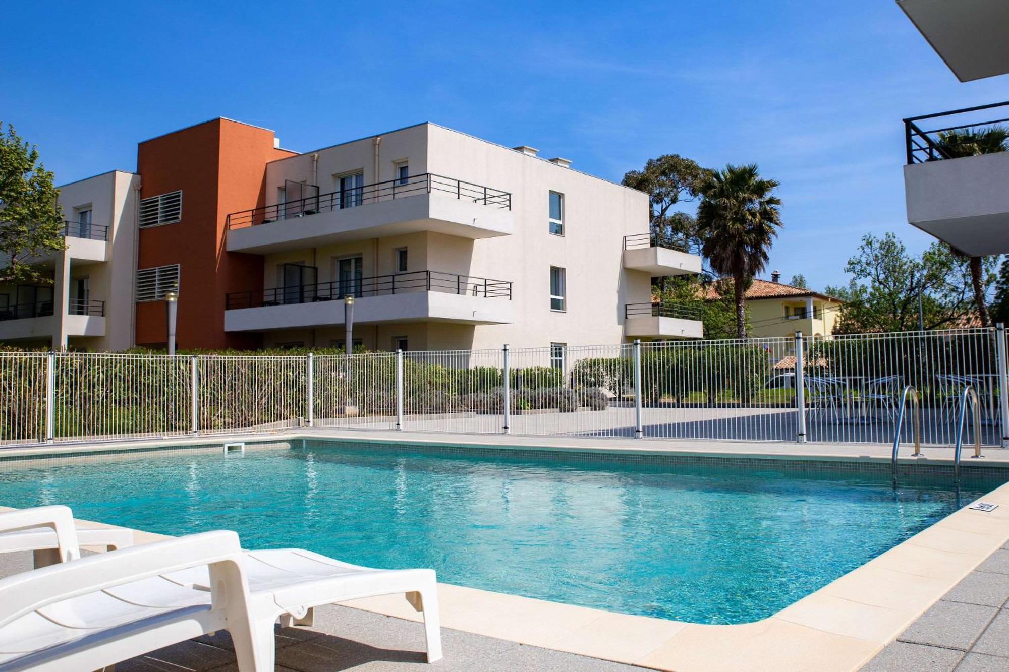 Zenitude Hôtel-résidences Cannes Confort Hotel Mandelieu